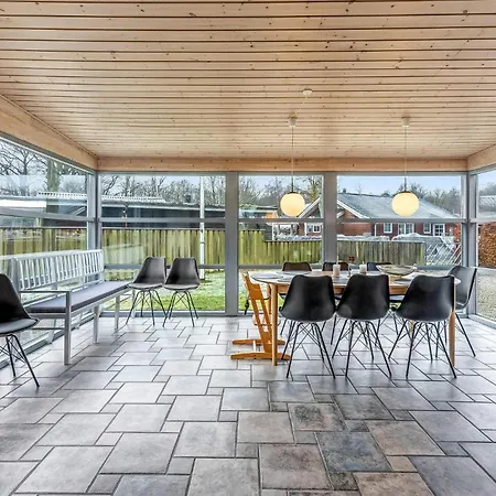 別荘 4 Bedroom Stunning In