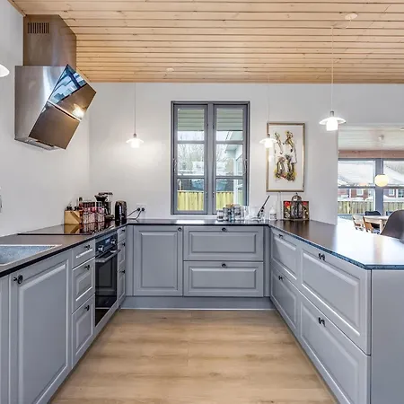 別荘 4 Bedroom Stunning In *