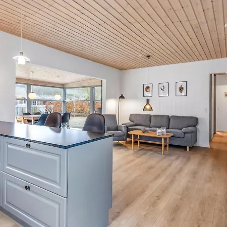 4 Bedroom Stunning In 別荘 ハザスレウ